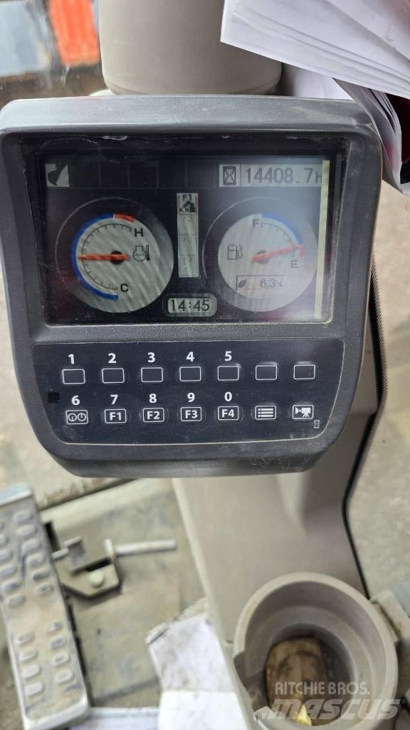 Hitachi ZX225USRLC-3 Гусеничні екскаватори