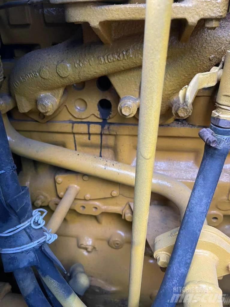CAT D5N Гусеничні бульдозери