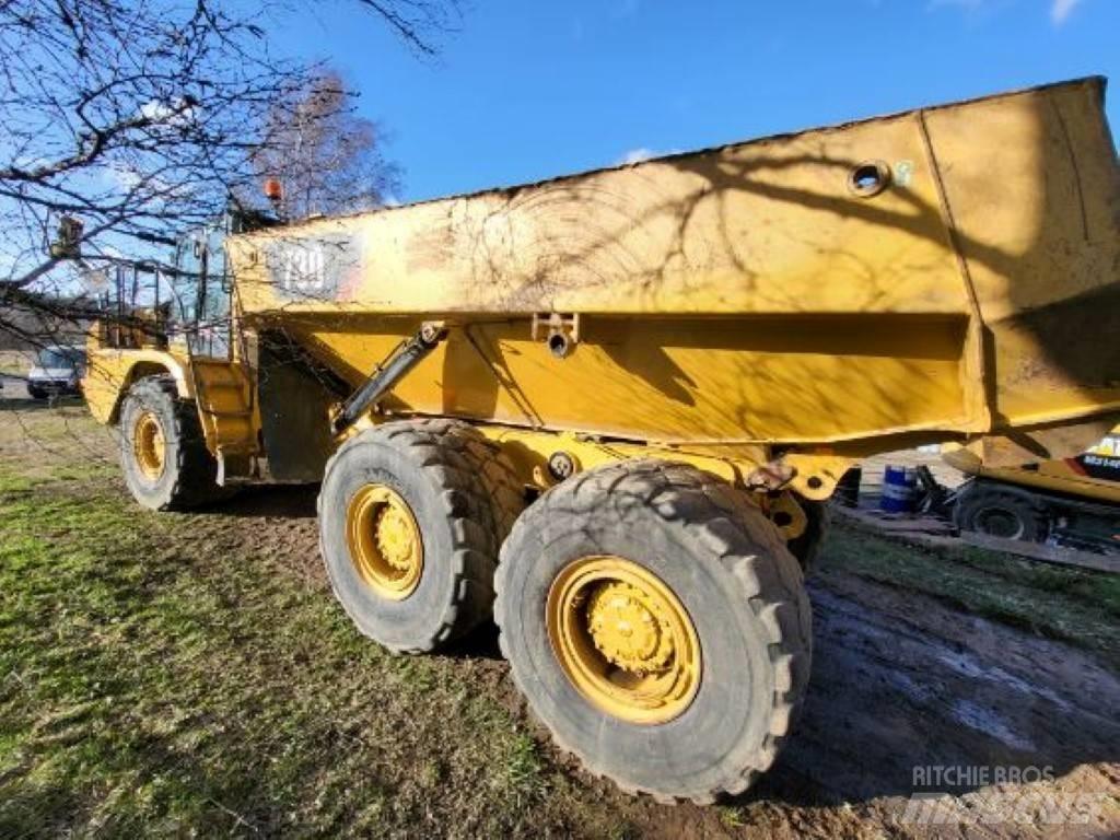 CAT 730 Зчленовані самоскиди