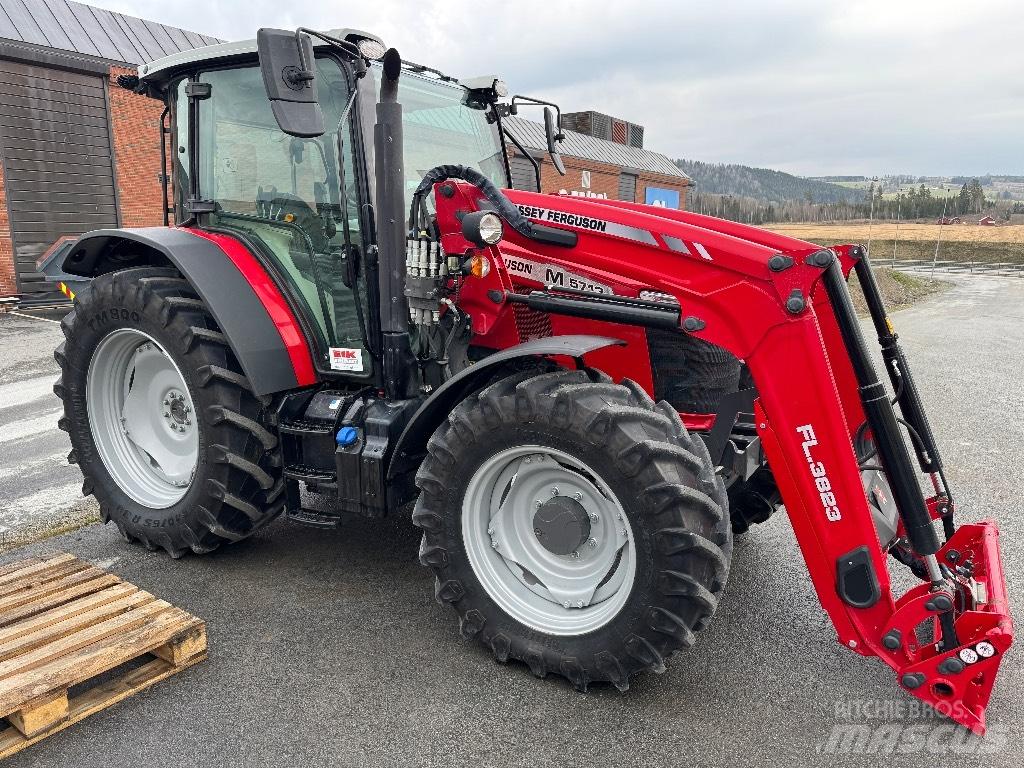 Massey Ferguson 5713 Трактори