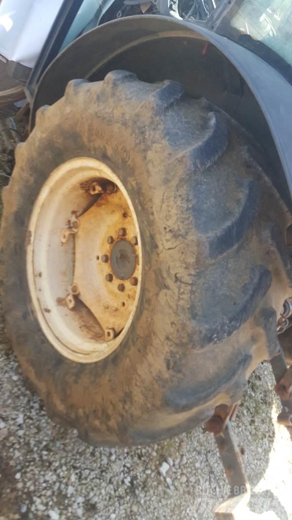  Pneus 420/70R24 Колеса