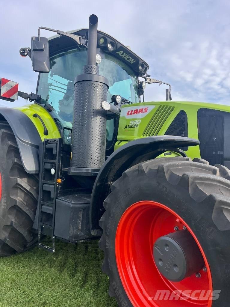 CLAAS AXIO 930 Трактори