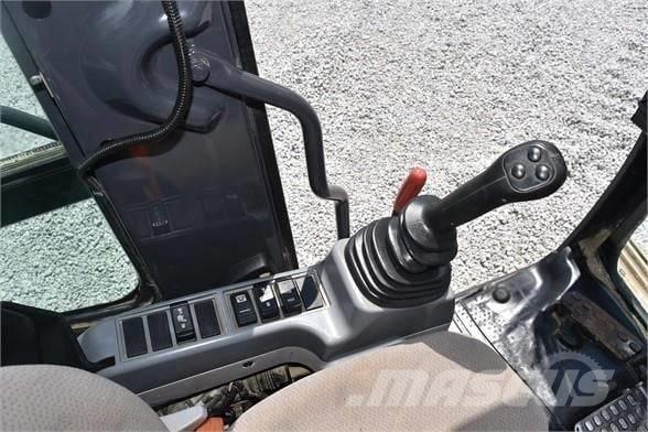 Hitachi ZX 135 Гусеничні екскаватори