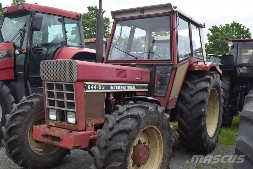 Case IH 844 A/S Трактори