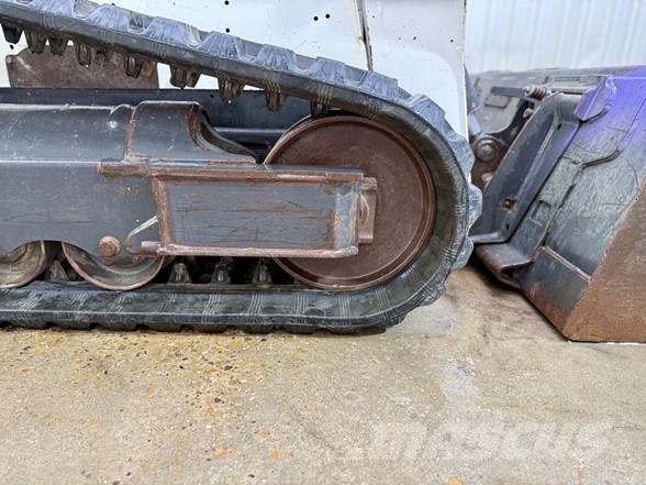 Bobcat T590 Міні-навантажувачі