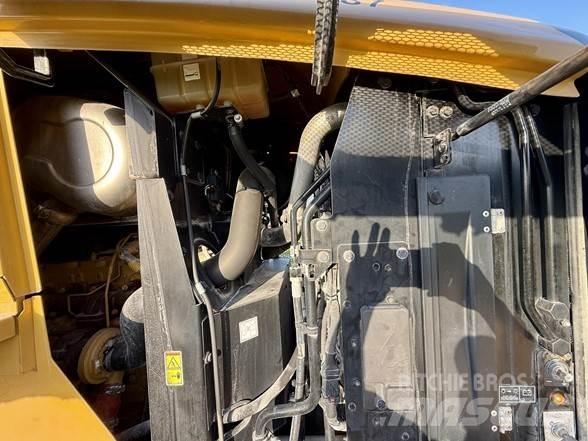 CAT 938M Фронтальні навантажувачі