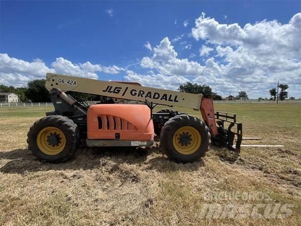 JLG G6-42A Телескопічні навантажувачі