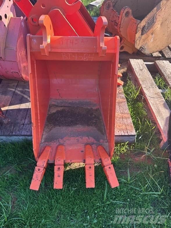 Kubota BT4584 Ковші