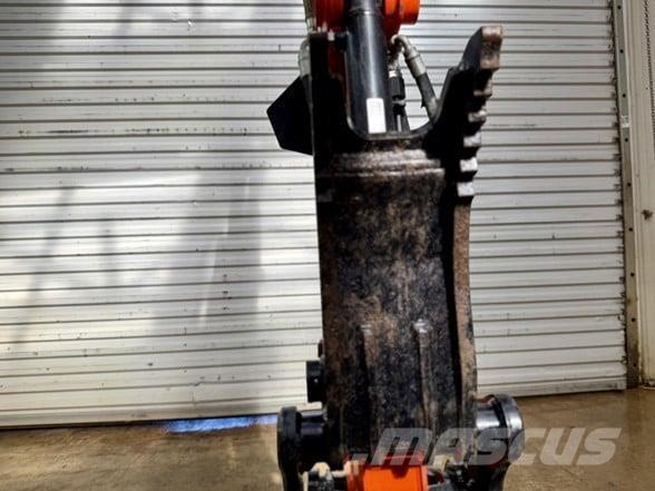 Kubota M62 Екскаватори-навантажувачі