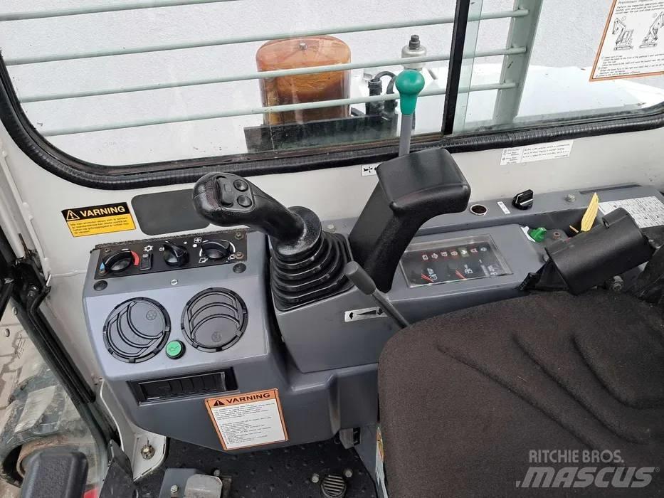 Takeuchi TB 153 FR Гусеничні екскаватори