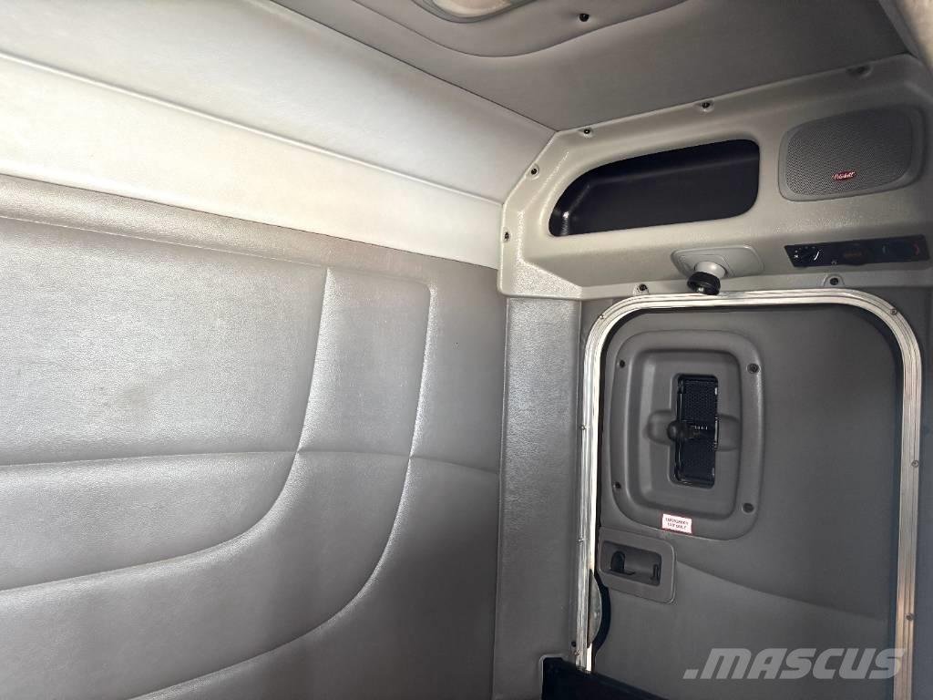 Peterbilt 389 Тягачі