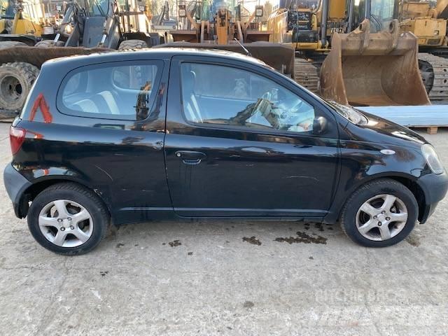 Toyota Yaris Автомобілі