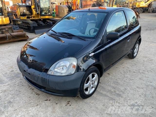 Toyota Yaris Автомобілі