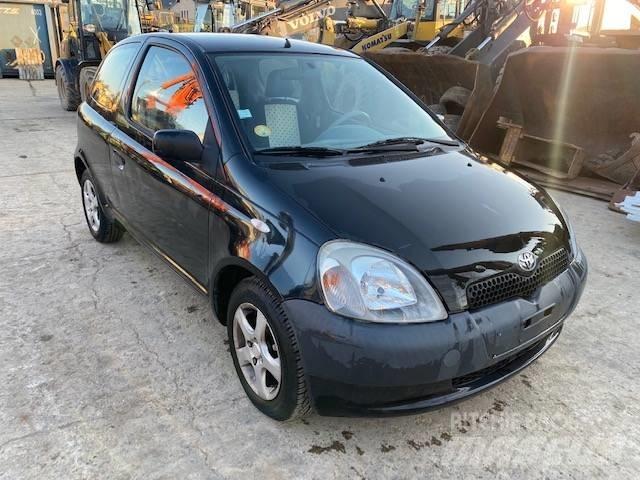 Toyota Yaris Автомобілі
