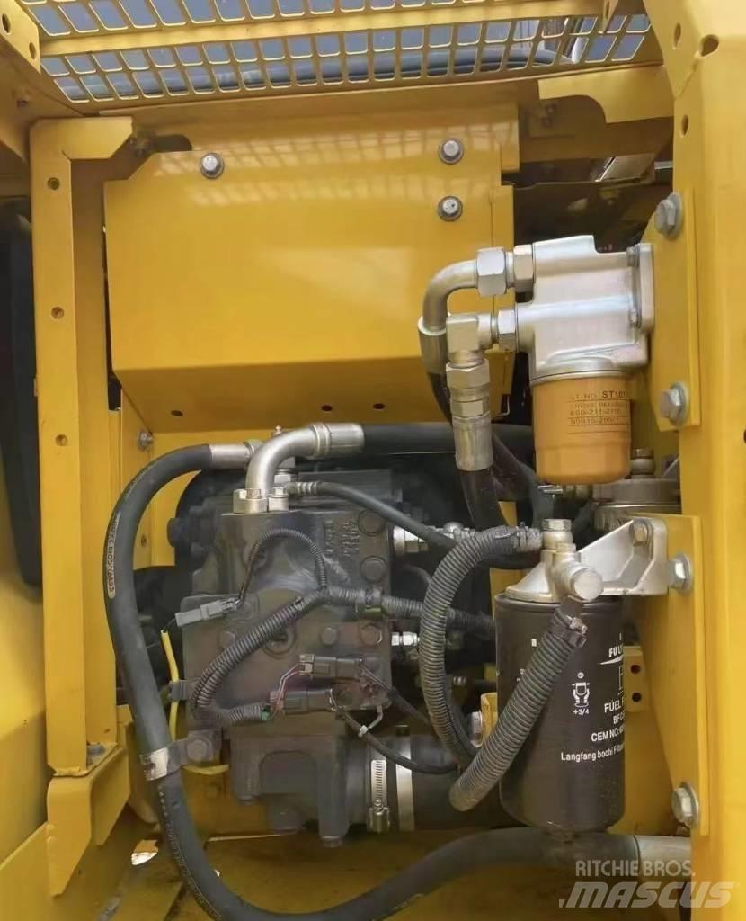 Komatsu PC 130 Гусеничні екскаватори