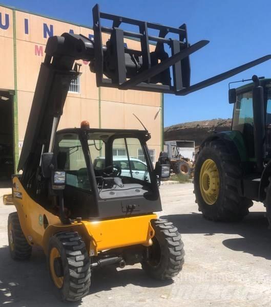 JCB 520-40 Телескопічний навантажувач