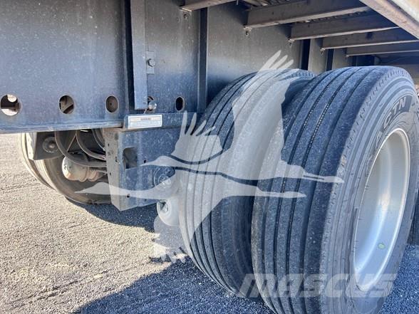 Utility 4000AE Напівпричепи-платформи/бічне розвантаження