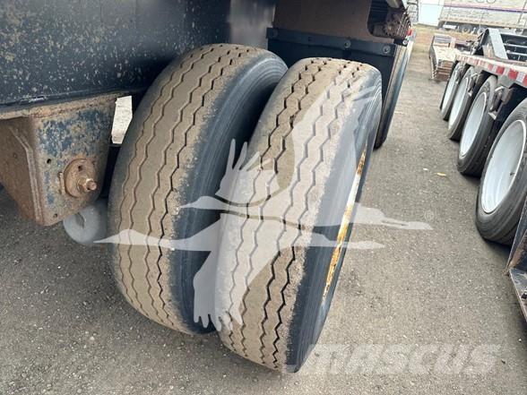 Utility 4000AE Напівпричепи-платформи/бічне розвантаження