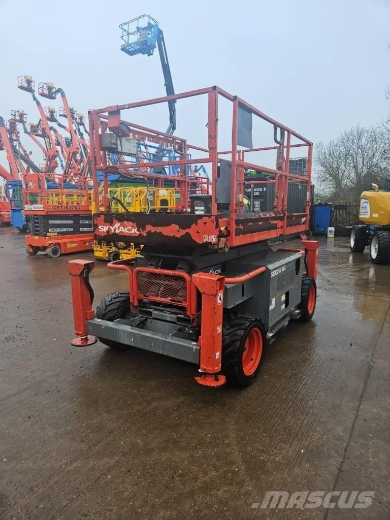 SkyJack 6832RT Підйомники-ножиці
