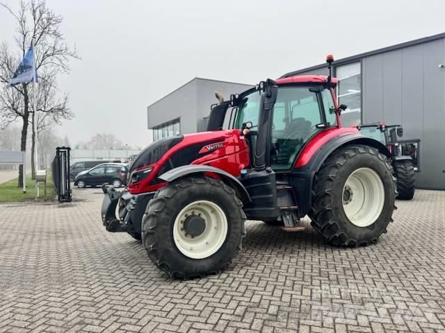Valtra T144 Hitech Трактори