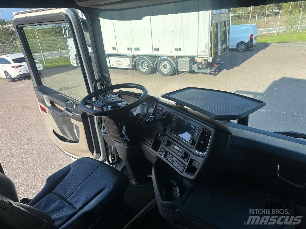 Scania R520B6X2NB Фургони