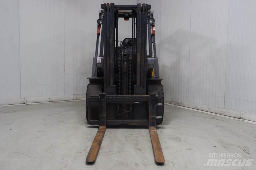 TCM FD40T2 Дизельні навантажувачі