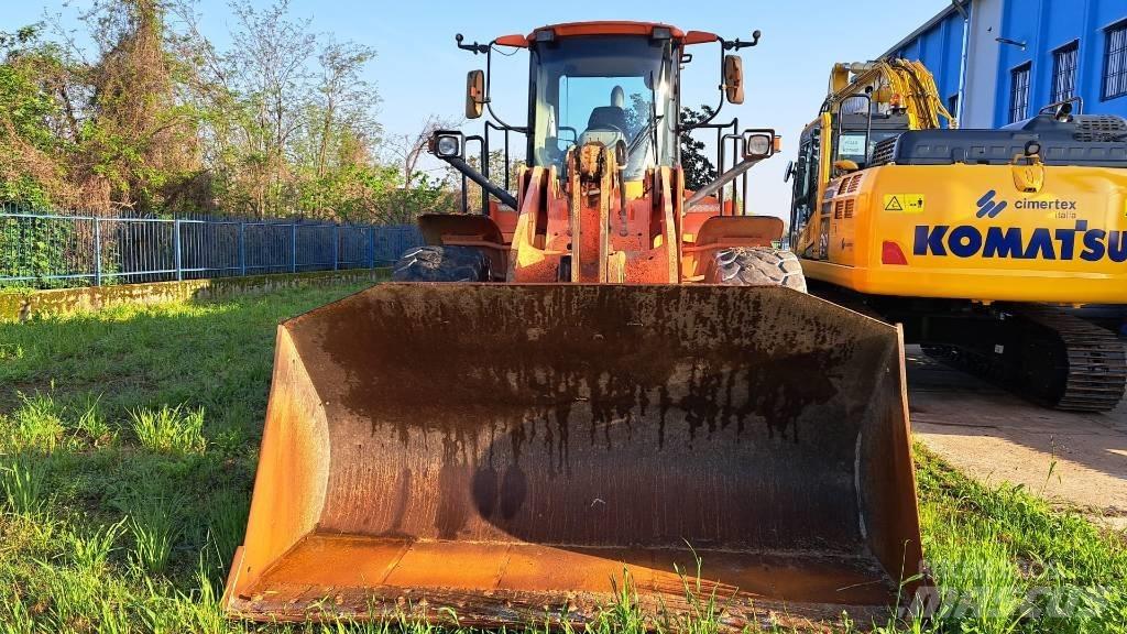 Hitachi W190 Фронтальні навантажувачі