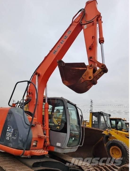 Hitachi ZX 135 US Гусеничні екскаватори
