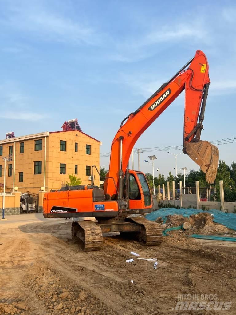 Doosan DX225LC-9C Гусеничні екскаватори