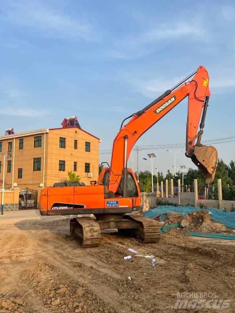 Doosan DX225LC-9C Гусеничні екскаватори