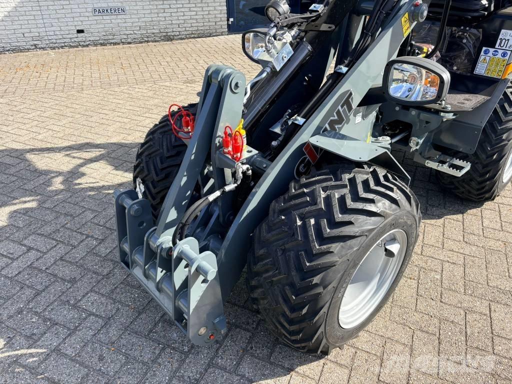 Giant G2300HD Xtra Малі навантажувачі