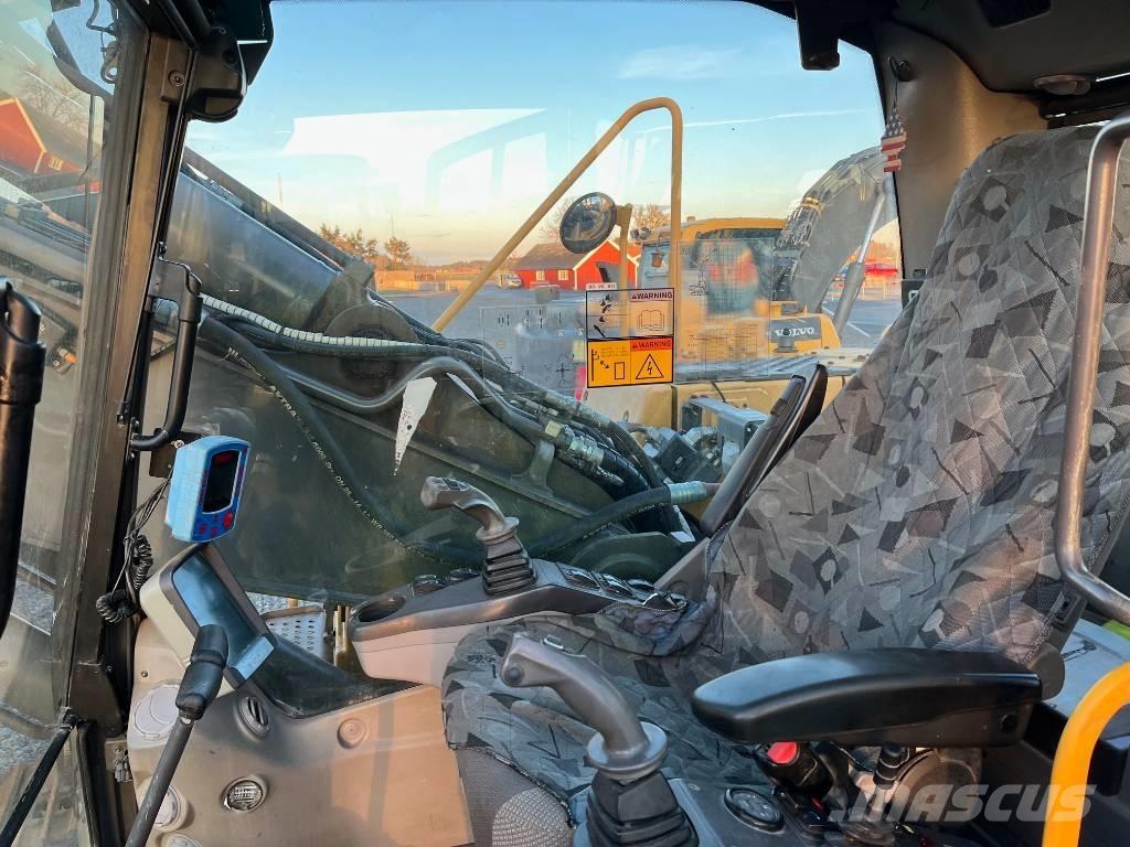 Volvo EC 160 C L Гусеничні екскаватори