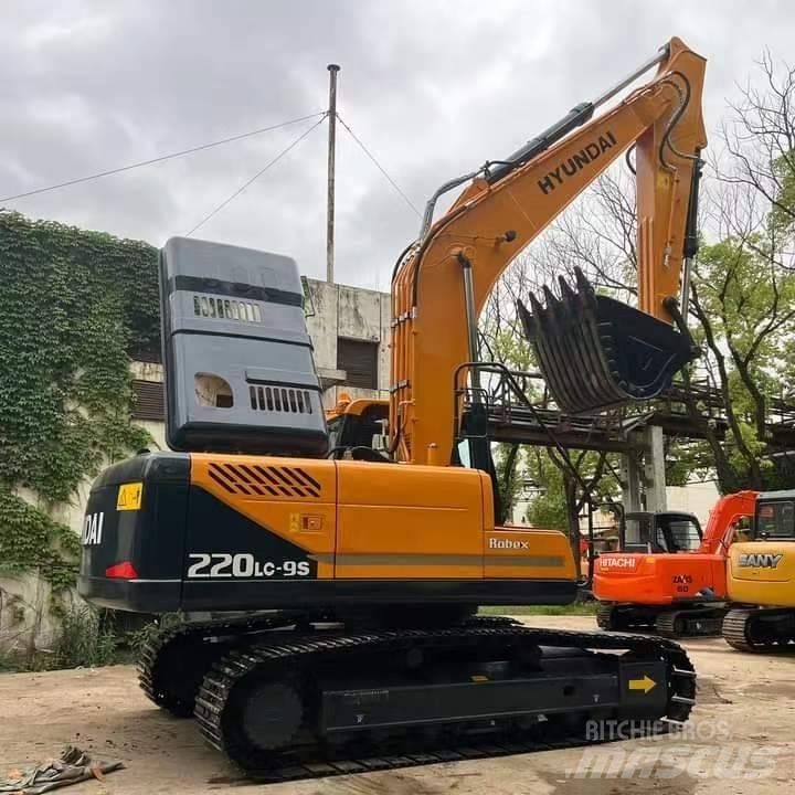 Hyundai R220LC-9S Гусеничні екскаватори