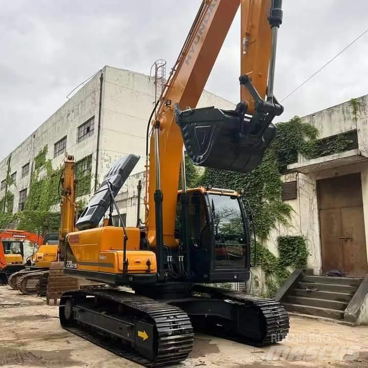 Hyundai R220LC-9S Гусеничні екскаватори