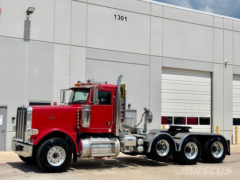 Peterbilt 388 Тягачі