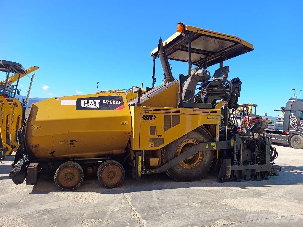 CAT AP 600F Асфальтовкладачі