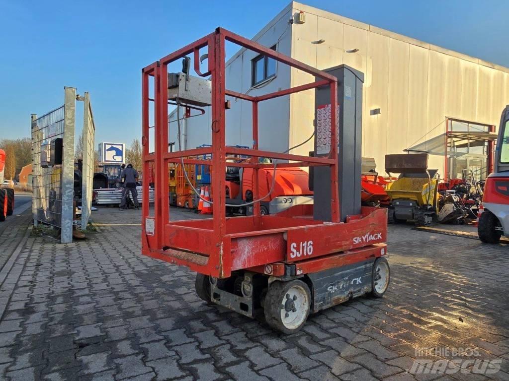 SkyJack SJ 16 Вертикальні щоглові підйомники