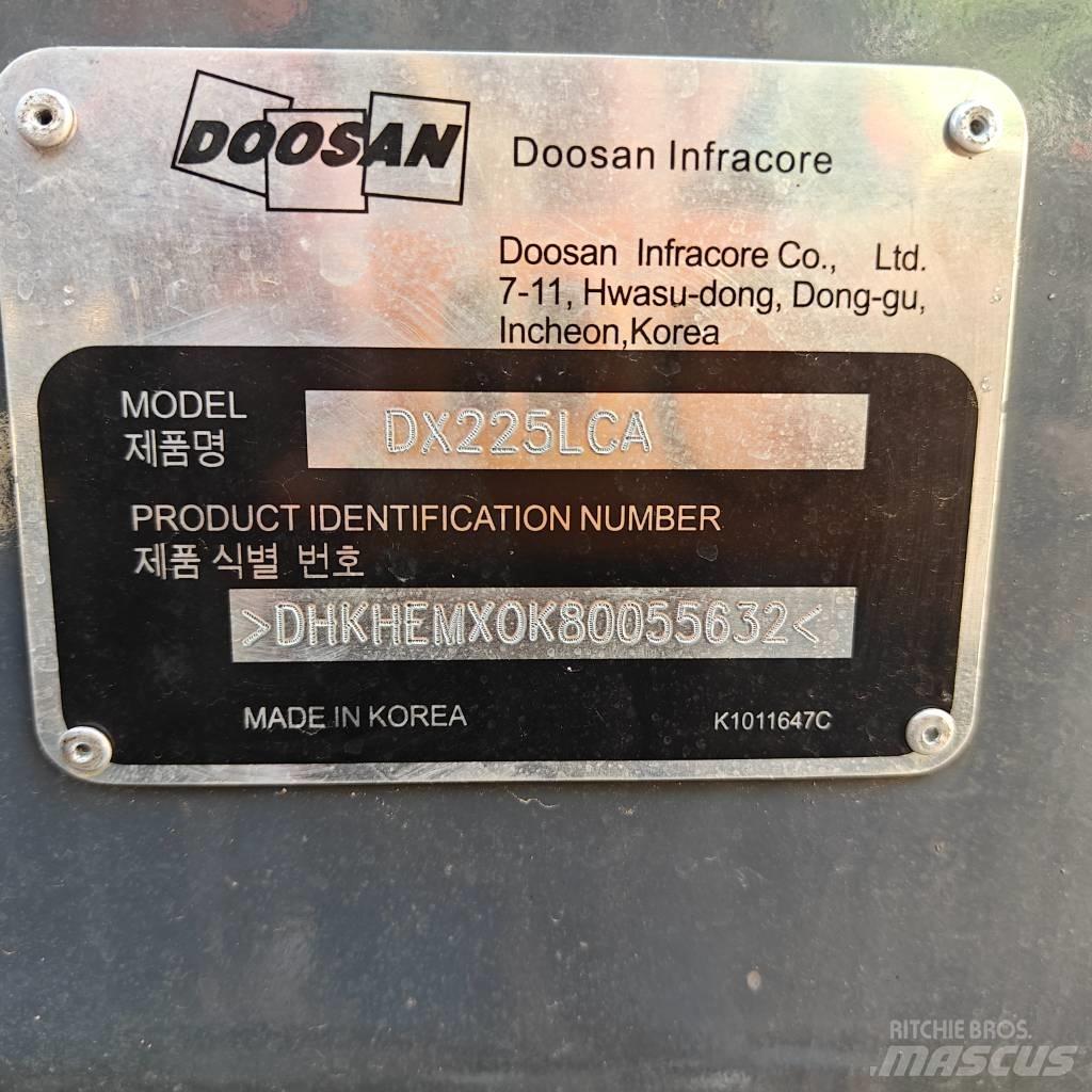 Doosan DX 225 LCA Гусеничні екскаватори