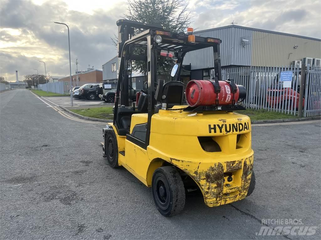 Hyundai 35L-7A Газові навантажувачі