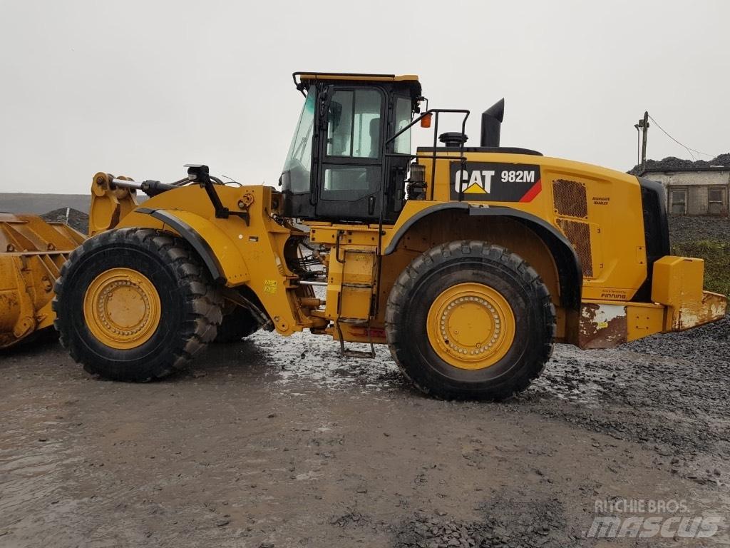 CAT 982m Фронтальні навантажувачі