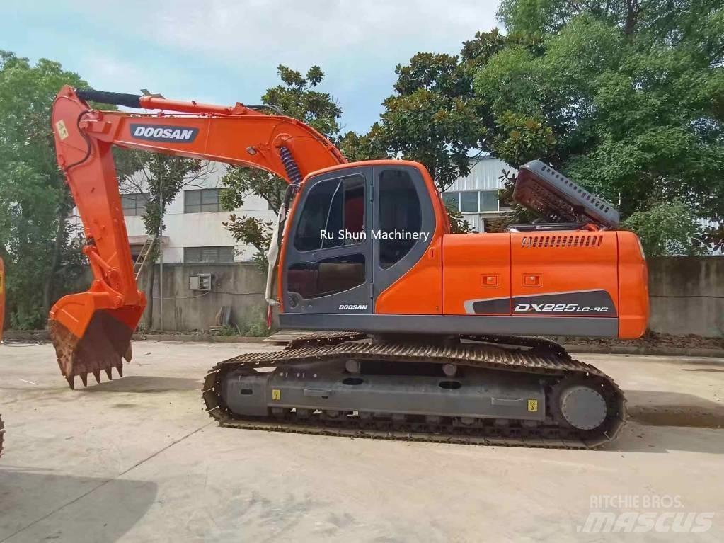 Doosan DX 225 LC Гусеничні екскаватори