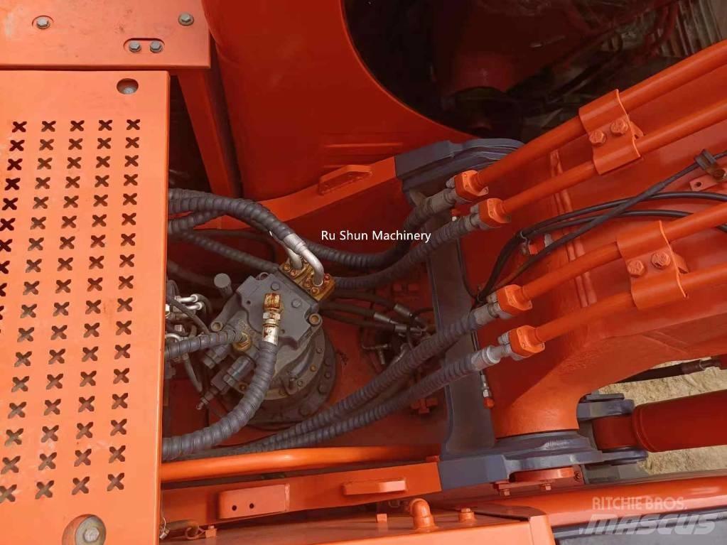 Doosan DX 225 LC Гусеничні екскаватори