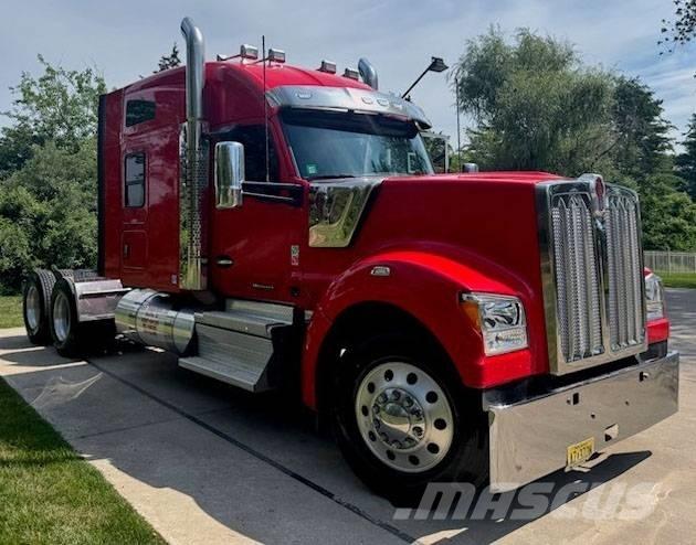 Kenworth W 990 Тягачі