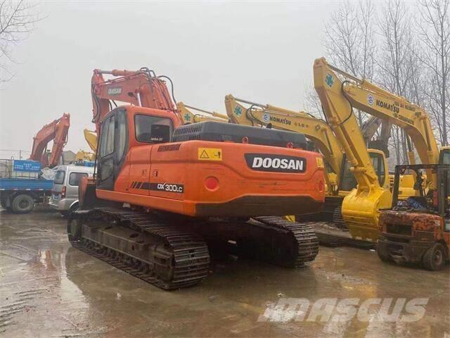 Doosan DX300 Гусеничні екскаватори