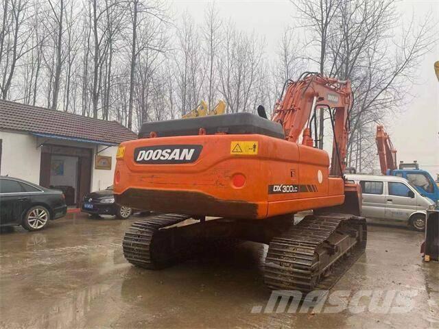 Doosan DX300 Гусеничні екскаватори