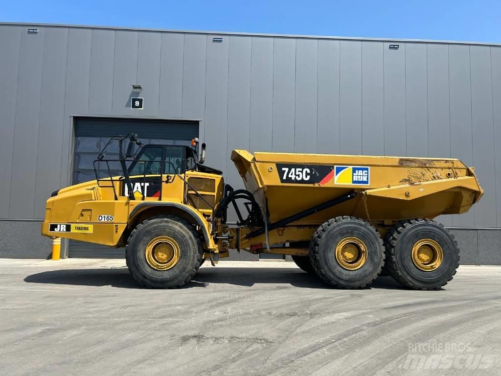 CAT 745 C Зчленовані самоскиди