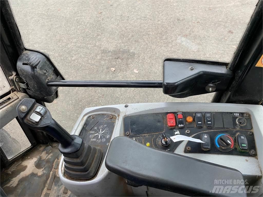 CAT 908M Фронтальні навантажувачі