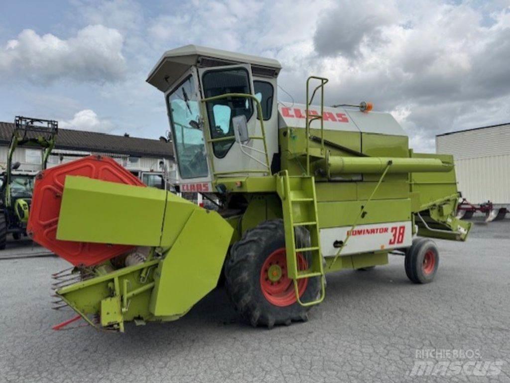 CLAAS Dominator 38 Зернозбиральні комбайни