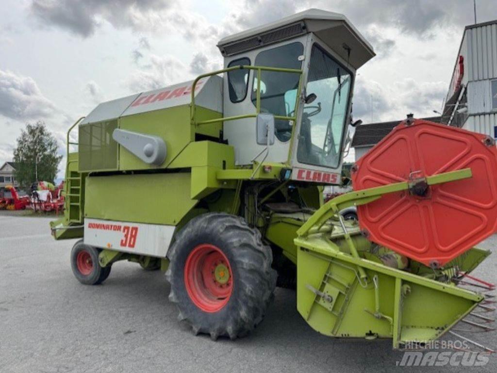 CLAAS Dominator 38 Зернозбиральні комбайни