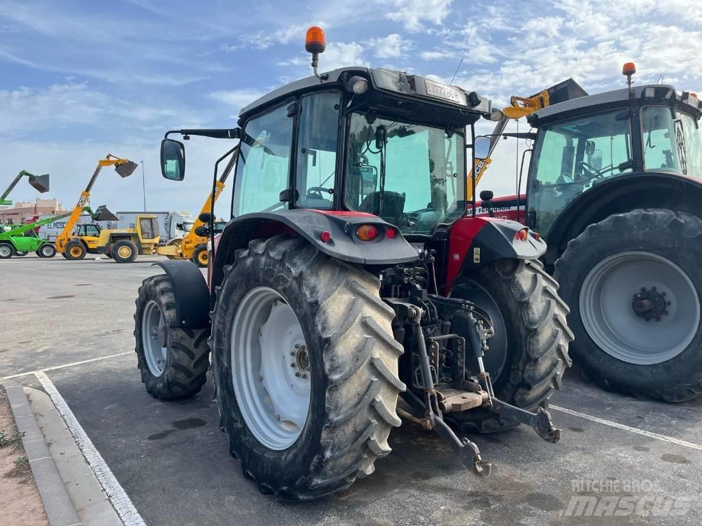 Massey Ferguson 5711 Трактори